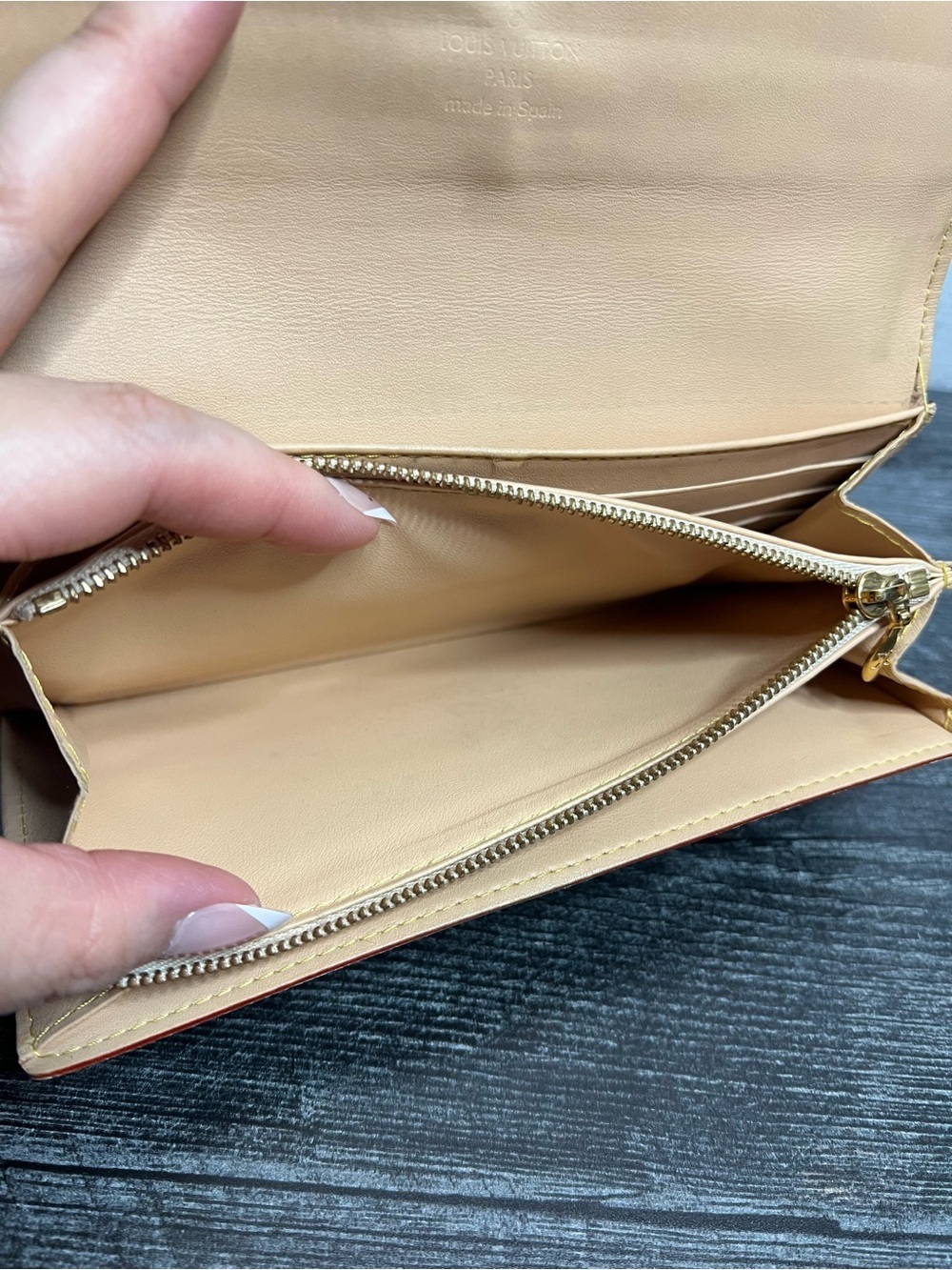 Authentic Louis Vuitton Murakami White Multicolor Monogram Canvas Sarah Wallet - Picture 6 of 9
